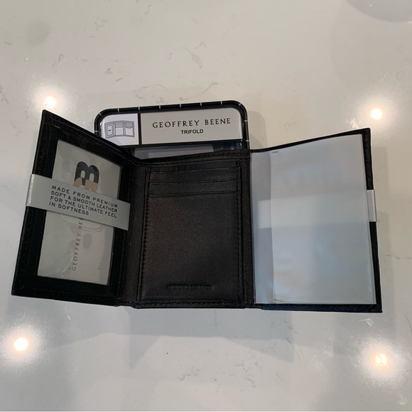 Geoffrey Beene black trifold wallet - Picture 3 of 7